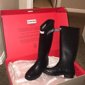 Black hunter boots size 9